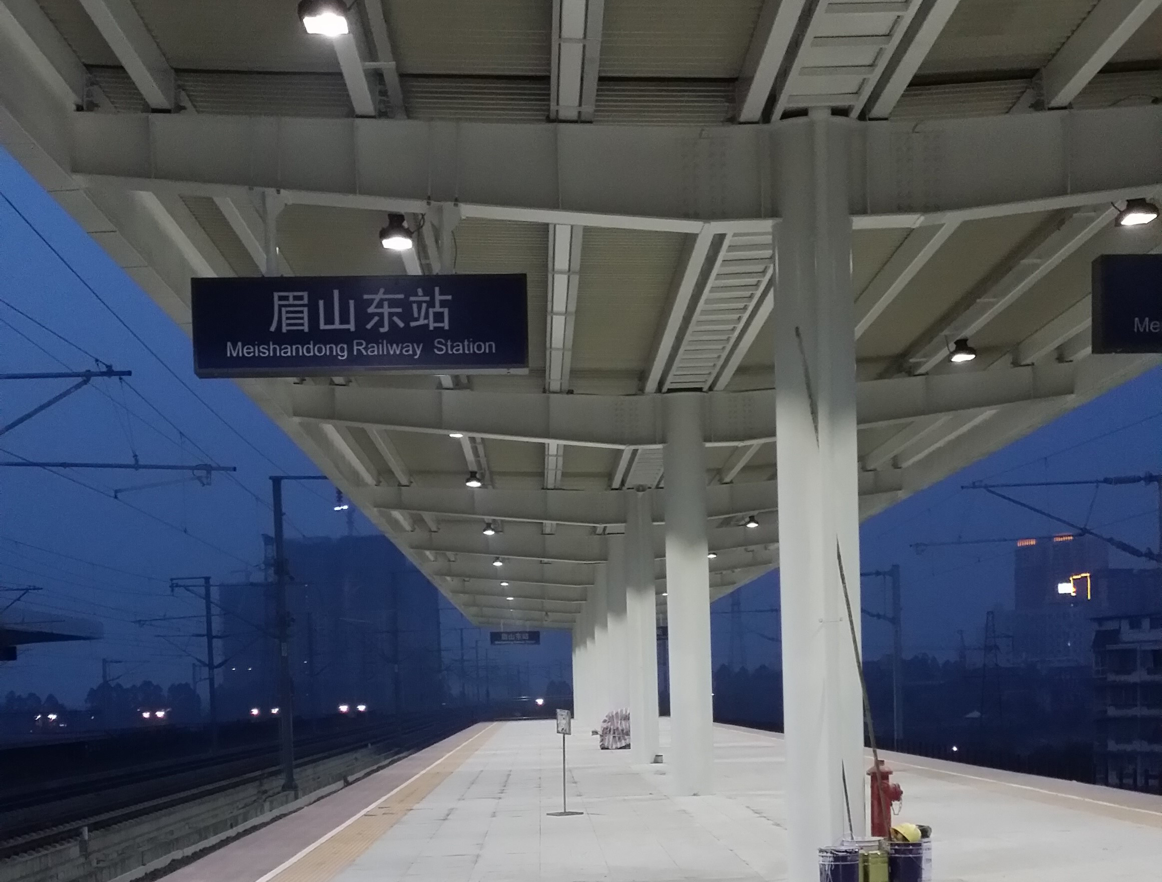 成绵乐高铁眉山东站